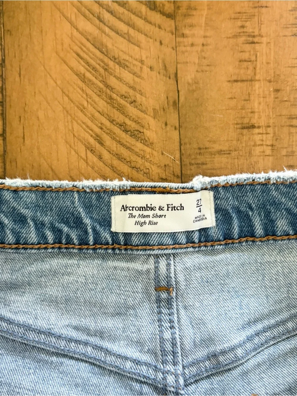 Abercrombie & Fitch The Mom High Rise Shorts Distressed Blue Denim Size 27/4